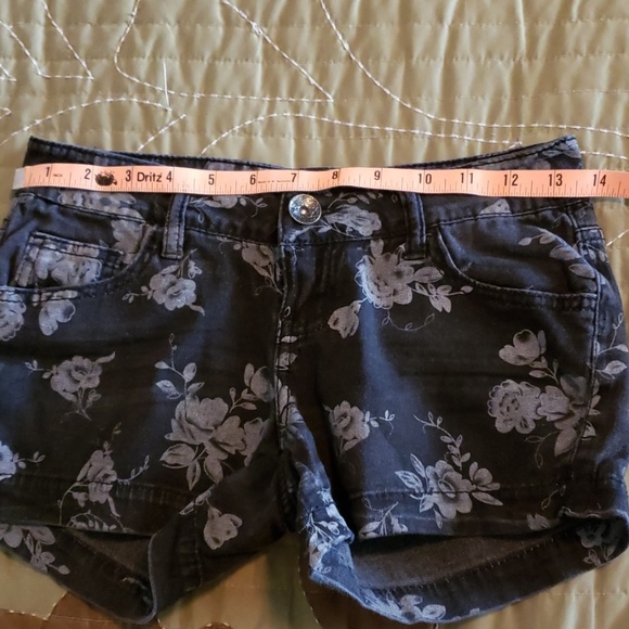 Paris Blues floral denim short shorts - Picture 3 of 7